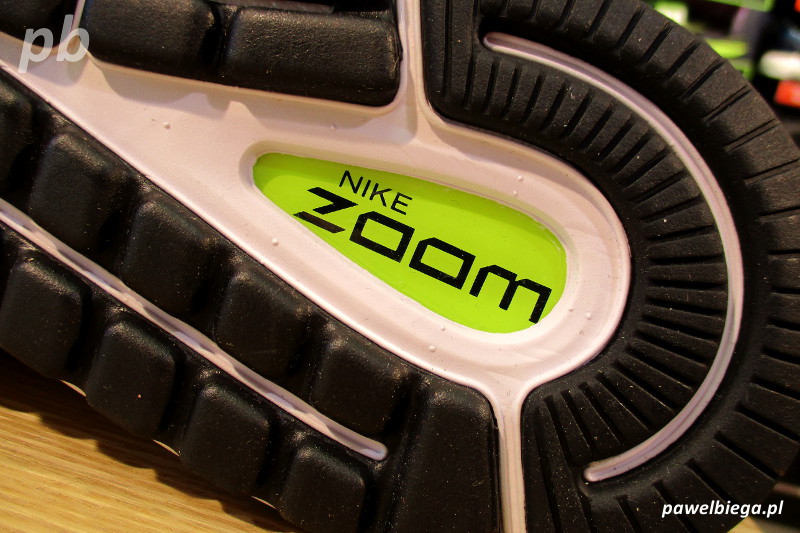Nike Zoom Vomero 12 - pięta