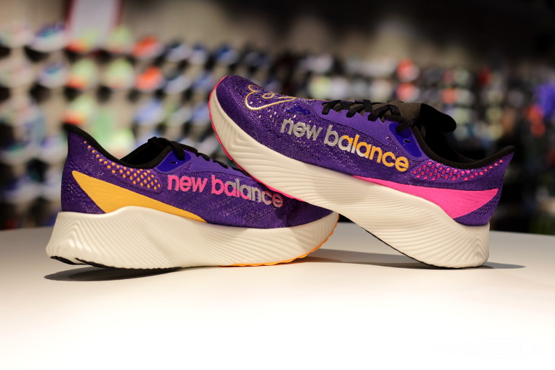 New Balance FuelCell RC Elite - bokiem
