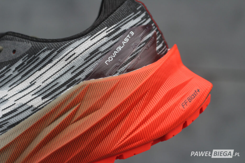 Asics Novablast 3 TR - tył