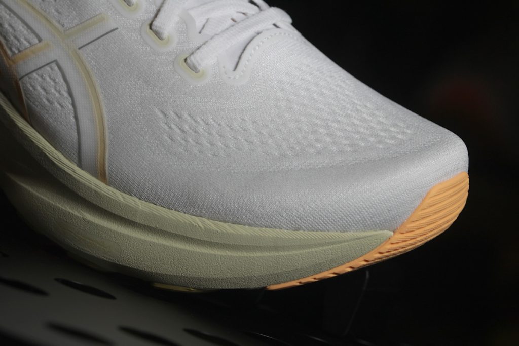 Asics Gel Kayano 32 - czubek buta