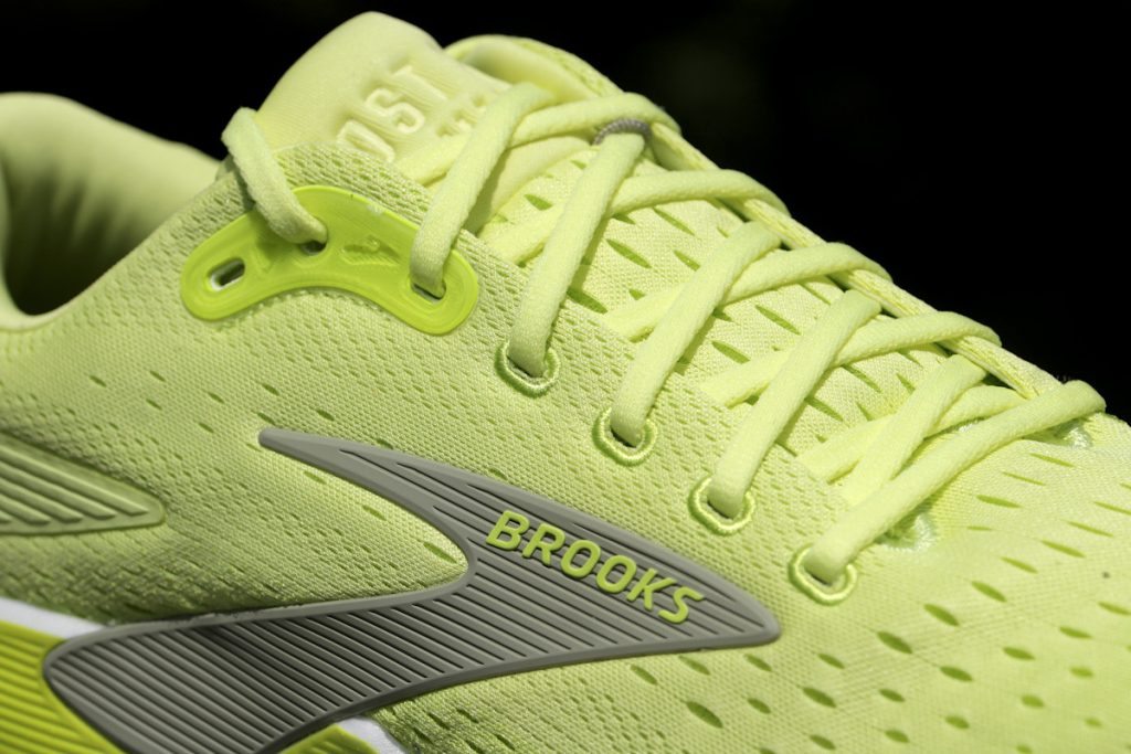 Brooks Ghost Max 3 - sznurowanie