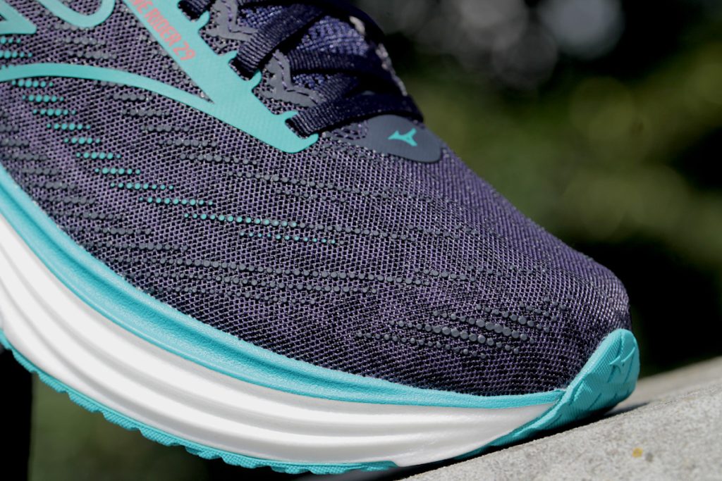 Mizuno Wave Rider 29 - przód cholewki