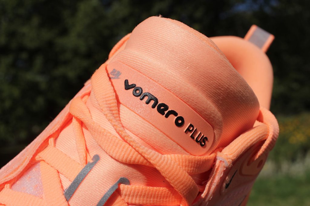 Nike Vomero Plus - język