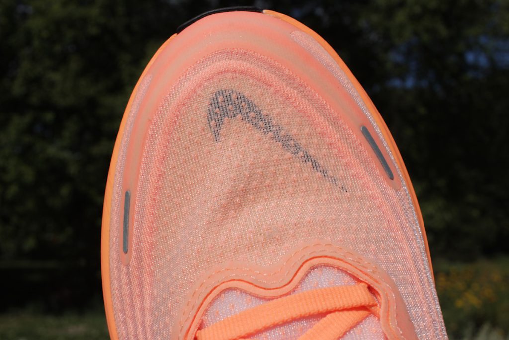 Nike Vomero Plus - przód cholewki