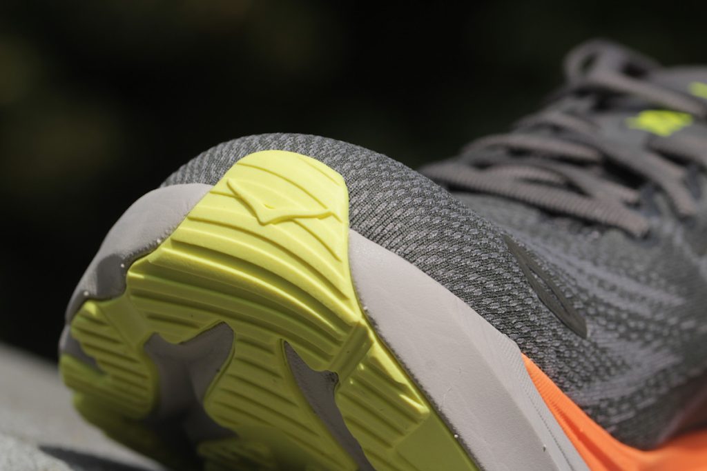 Hoka Arahi 8 - czubek