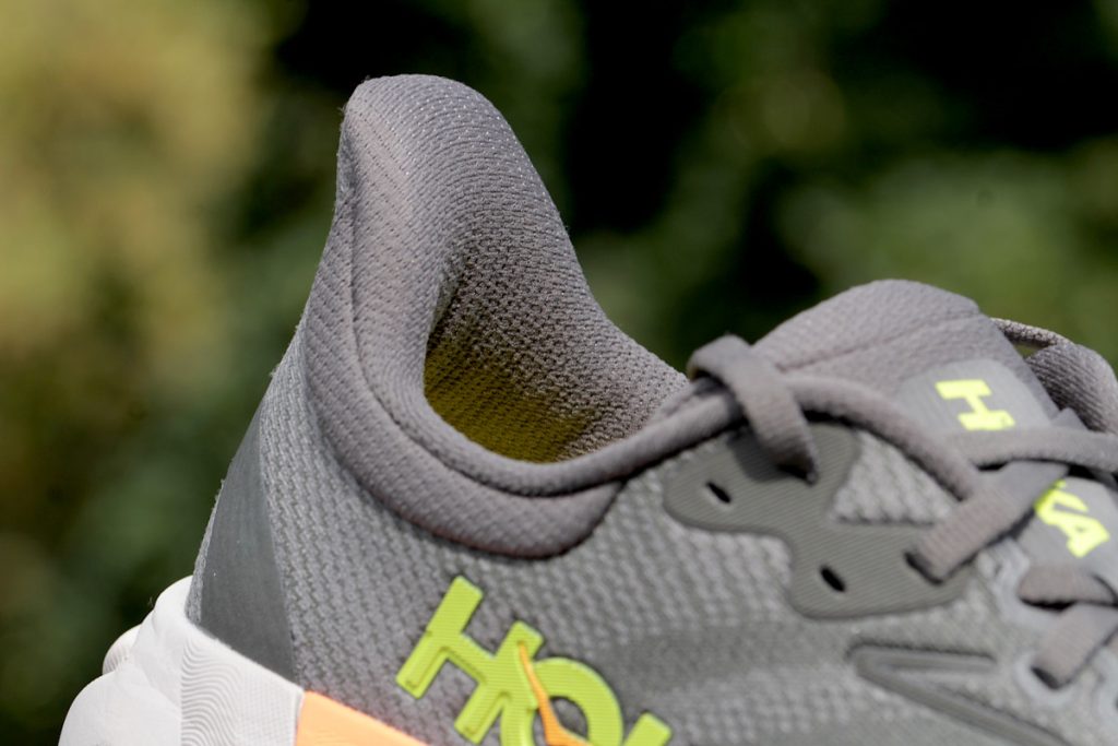 Hoka Arahi 8 - zapietek