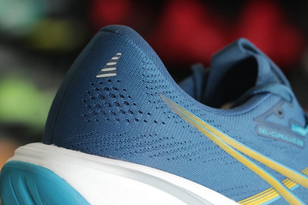 Asics Gel-Cumulus 28 - zapiętek