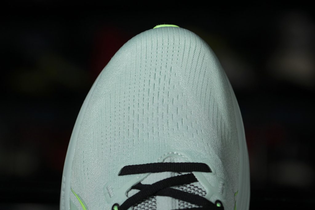 Asics Gel-Nimbus 28 - czubek buta