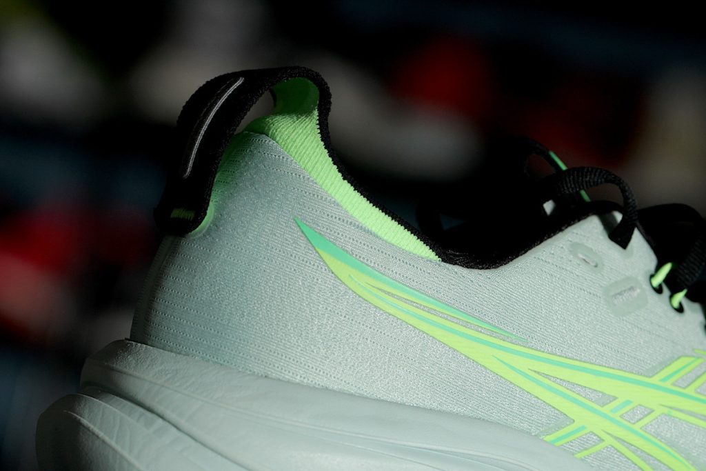 Asics Gel-Nimbus 28 - zapiętek