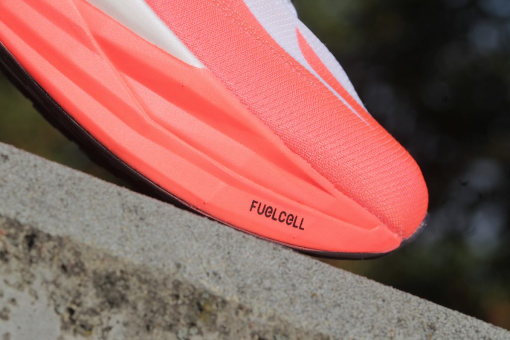 New Balance Fuelcell Supercomp Elite v5 - przód