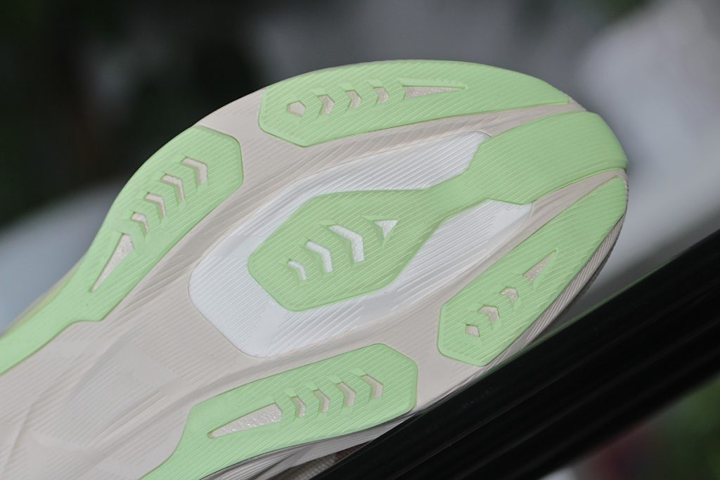 Asics Novablast 6 - bieżnik