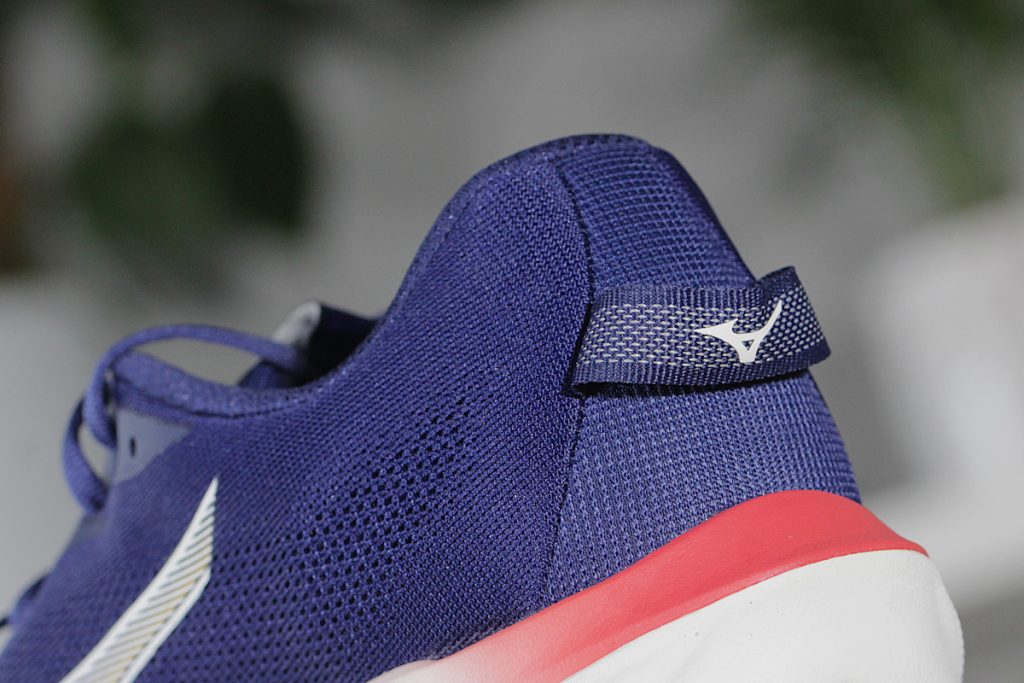 Mizuno Wave Rider 30 - zapiętek