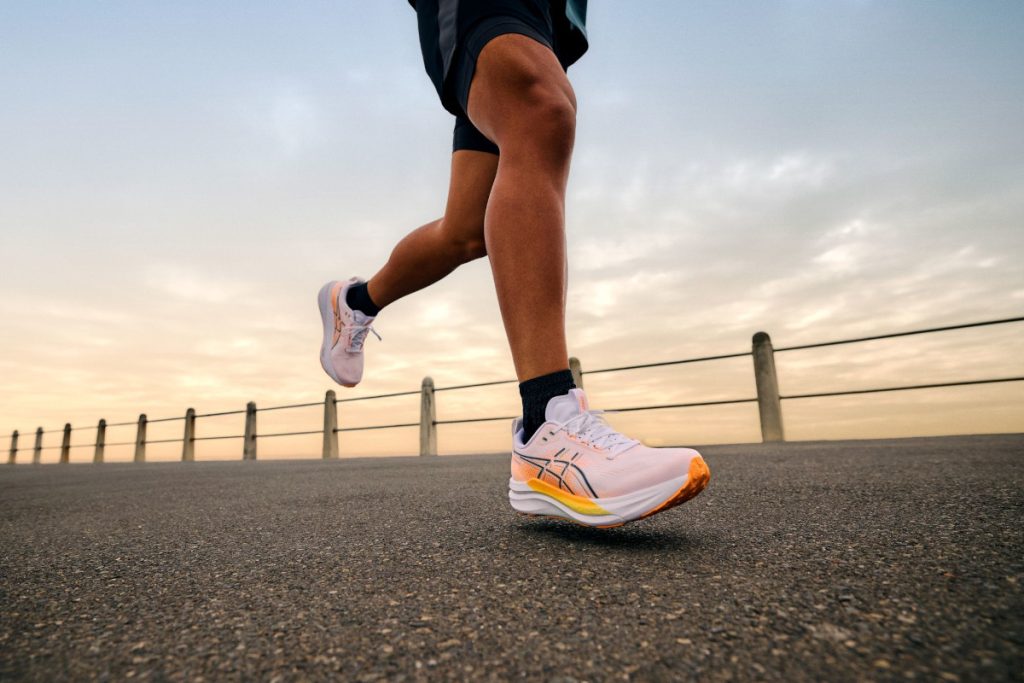 Asics Rise and Shine - mat. prasowy
