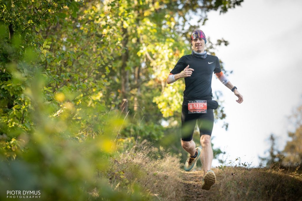 Bison Ultra-Trail - biegacz na trasie