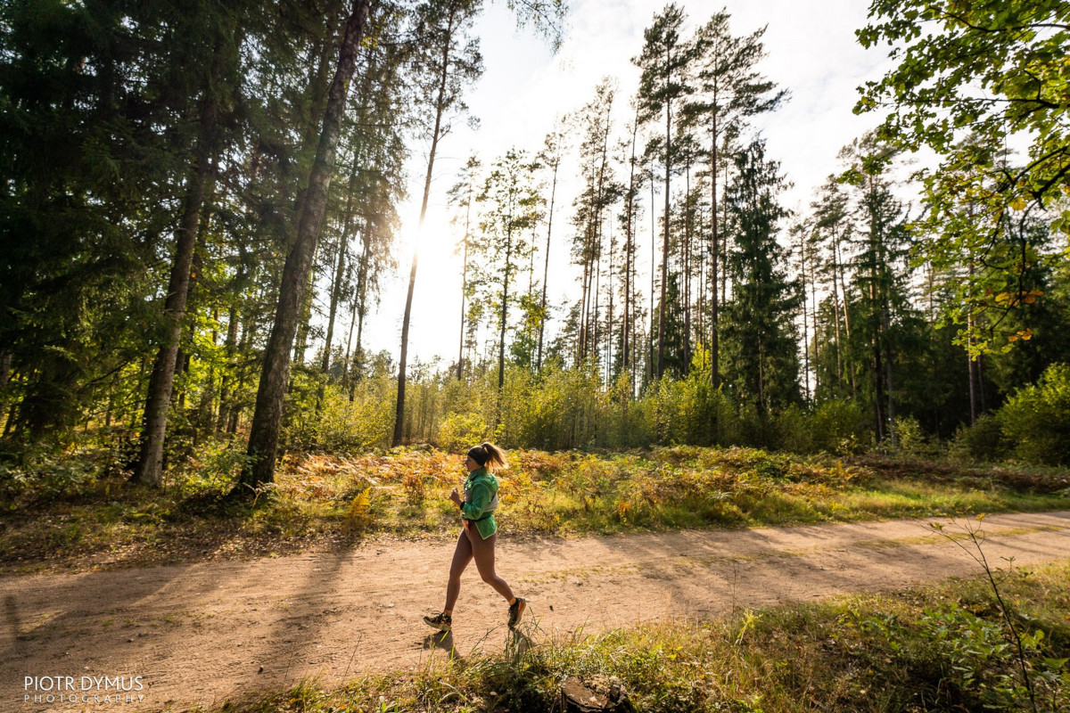 Bison Ultra-Trail - biegaczka na trasie